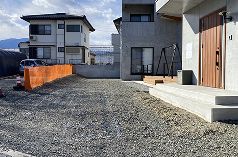 どう見てもコンクリの塀?!でもコンクリでは難しいクランクと角柱をおしゃれに配置 外構工事前の写真。劇的変化しました!