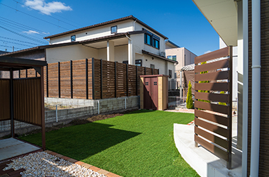 芝生のある外構