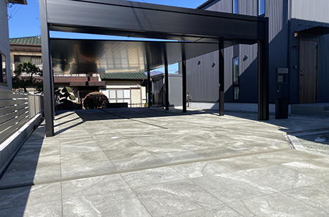 ローラーストーンの駐車場